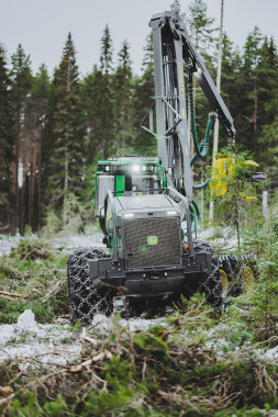 John Deere 1470H harvesters